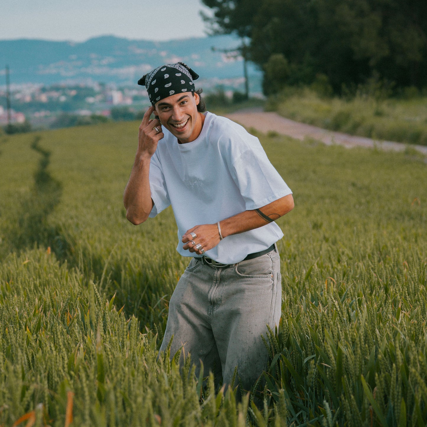 Camiseta Essential White