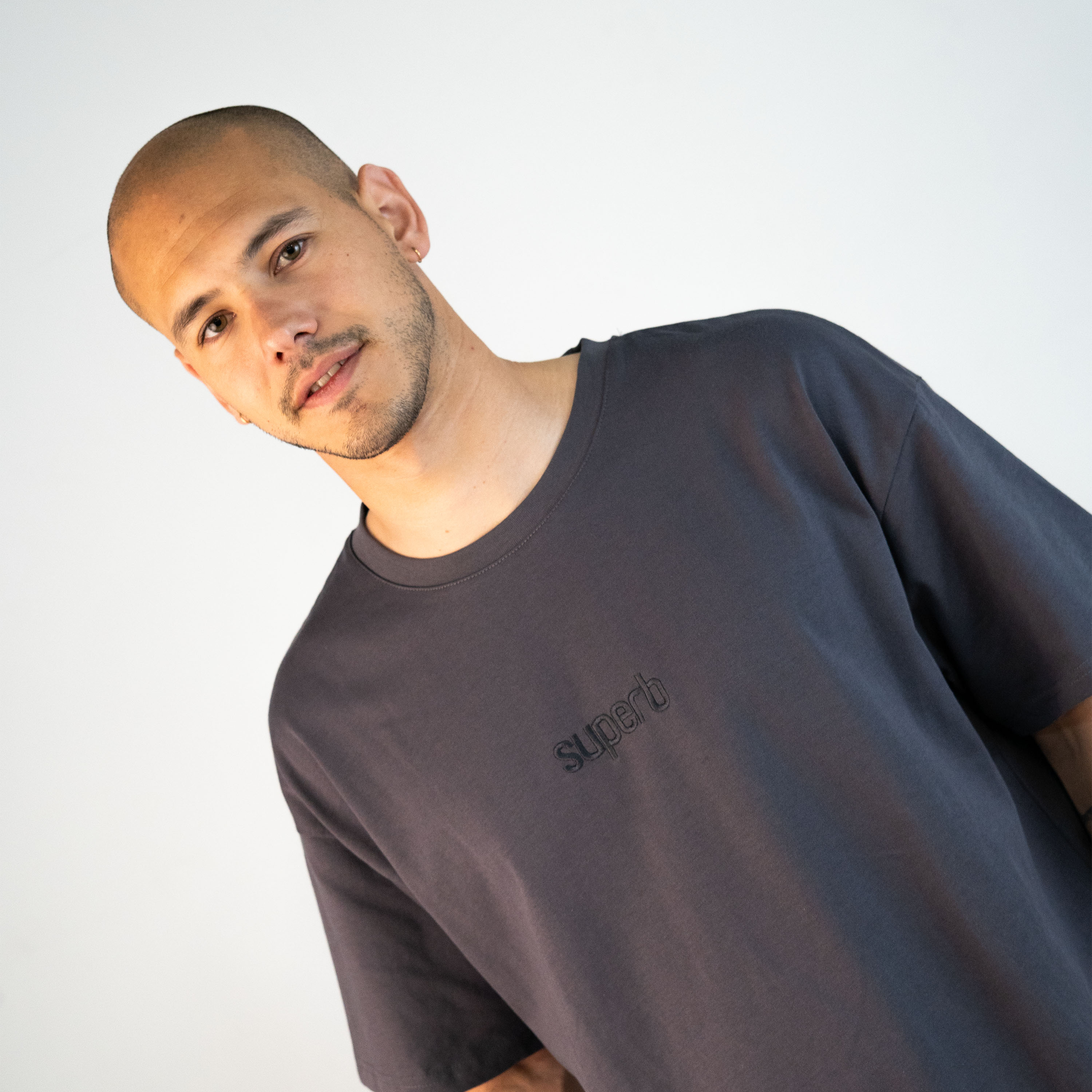 Camiseta Essential Gunmetal