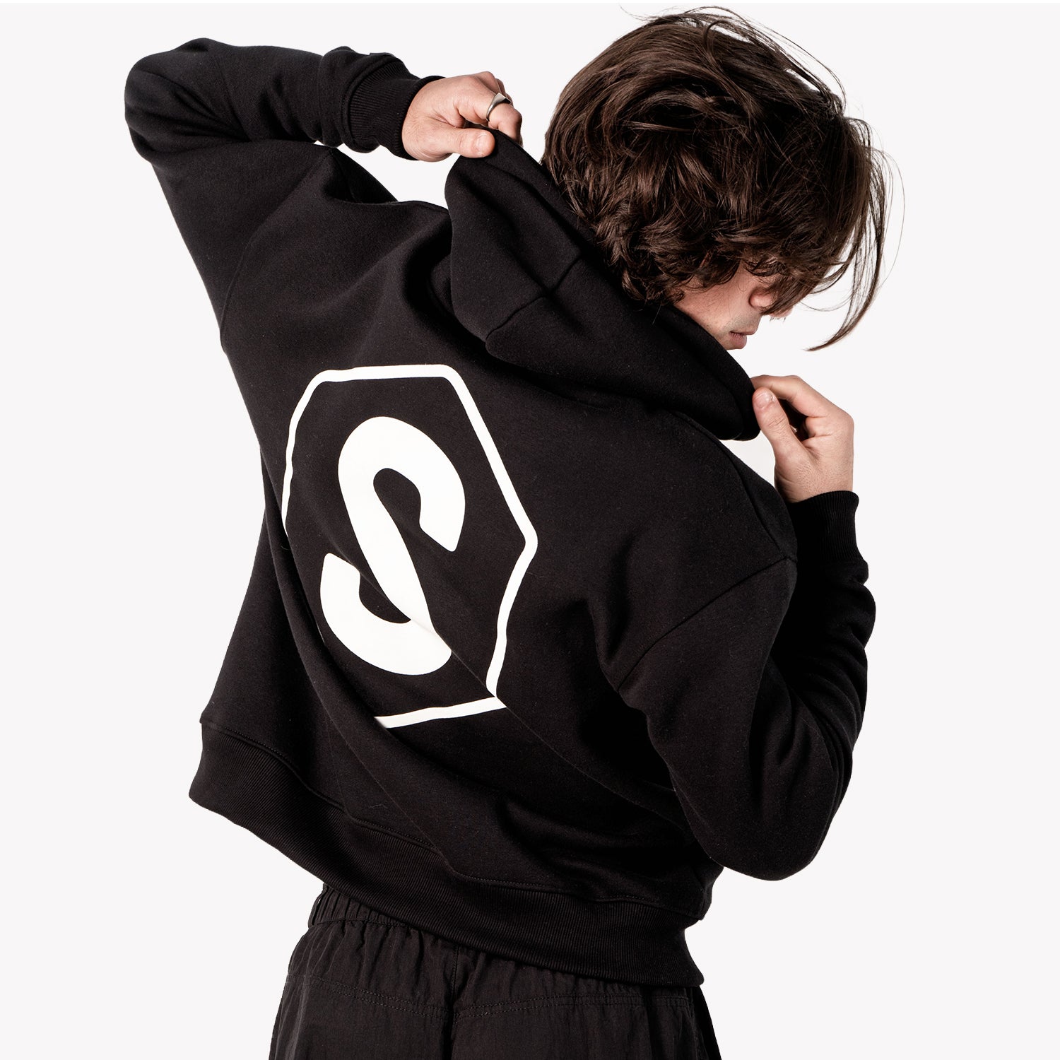 Puffy Mode Black Sweatshirt