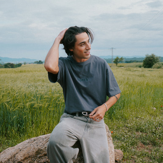 Camiseta Essential Gunmetal